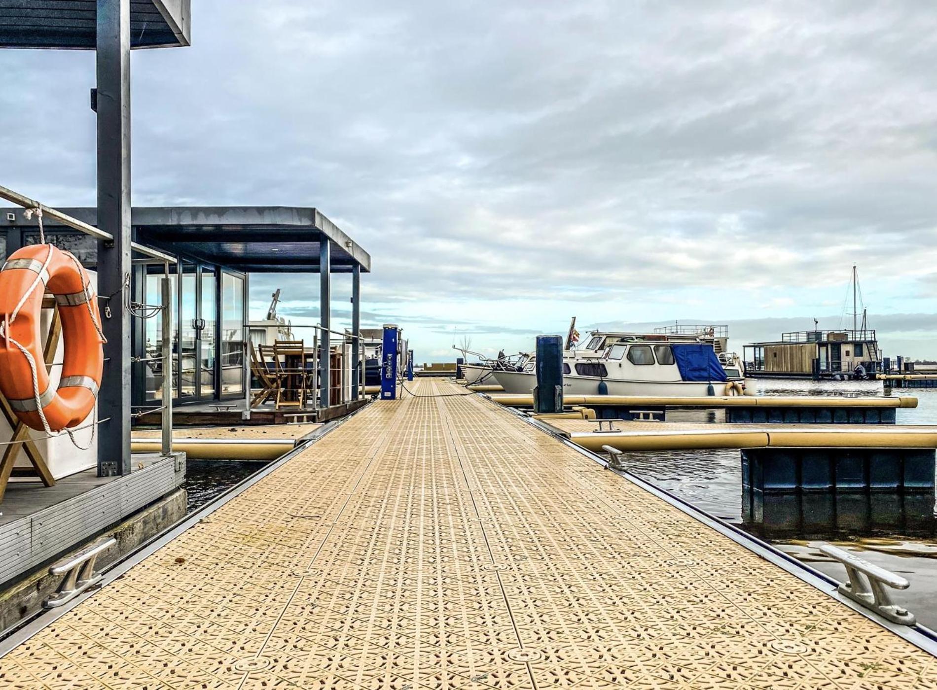 Houseboat Blue Sneekermeer Offingawier Εξωτερικό φωτογραφία